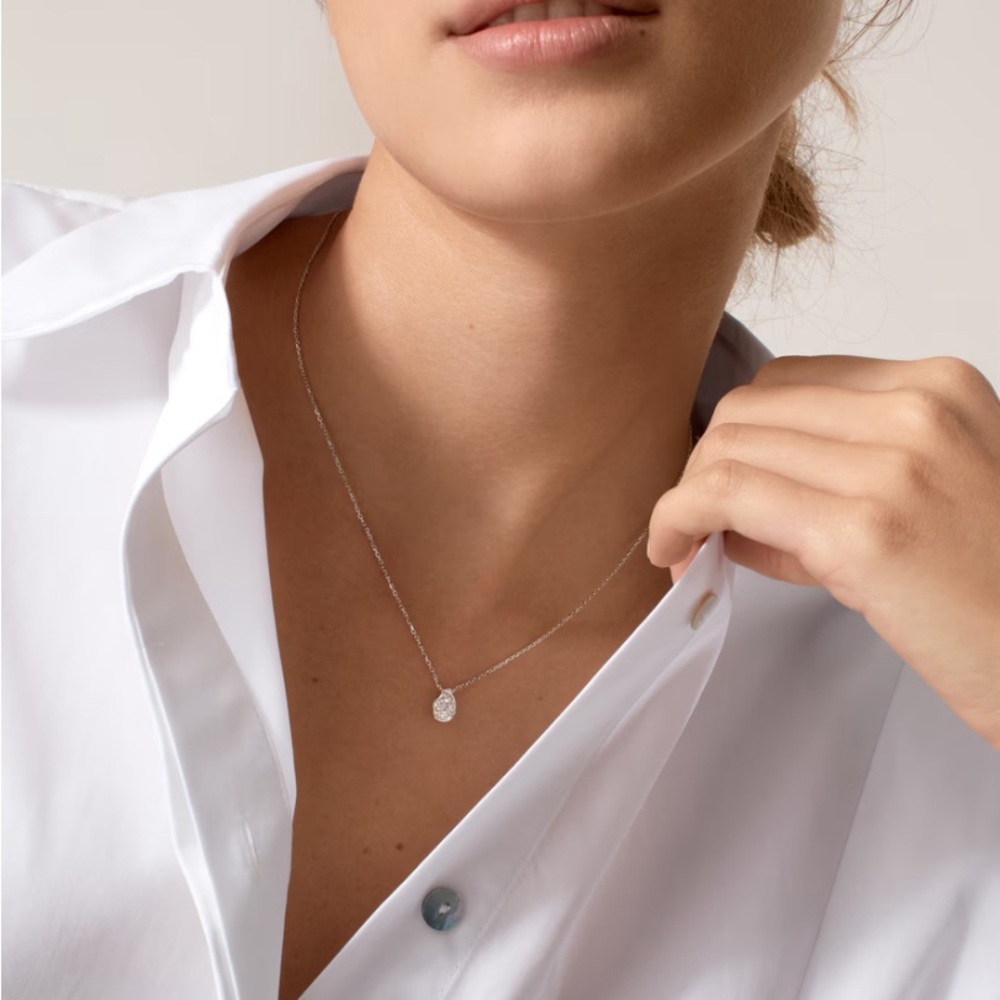 Elegant Natural Diamond Pendant Necklace - 18K White Gold